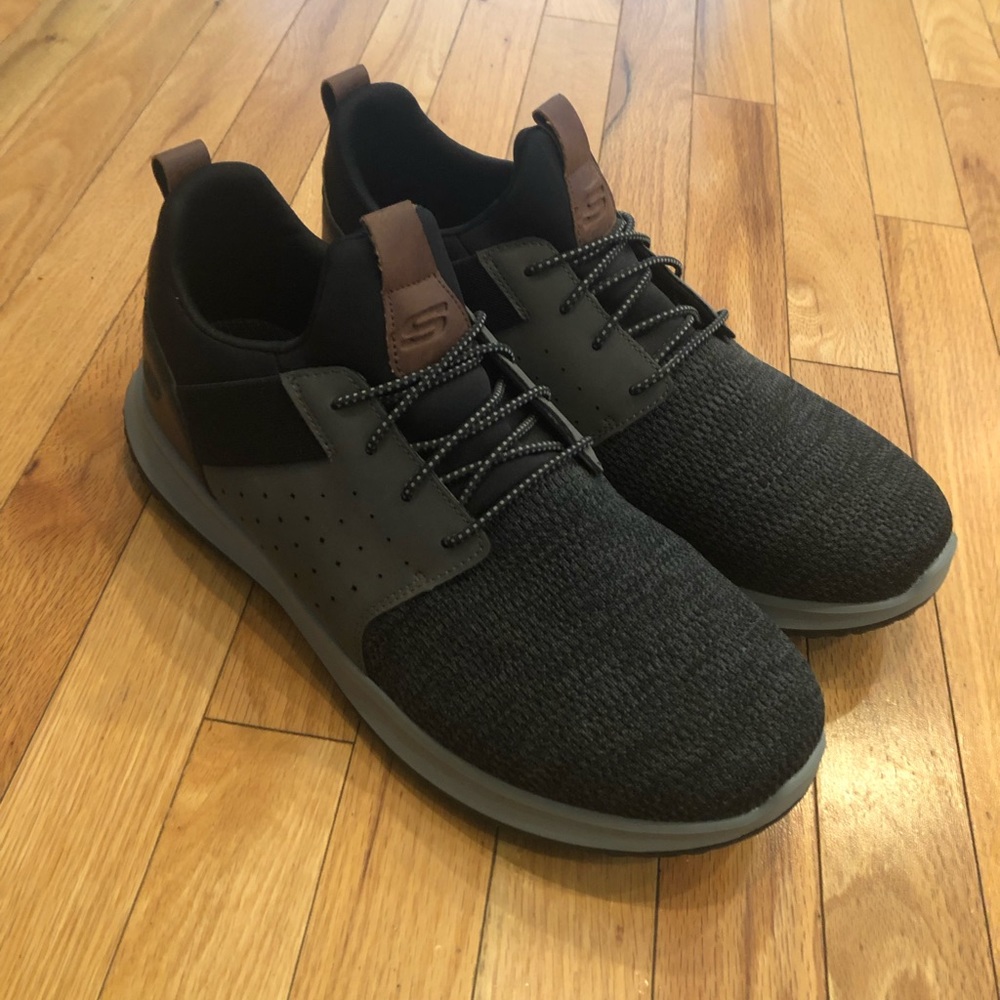 Sketchers(wide fit) grey athletic/casual wear shoes